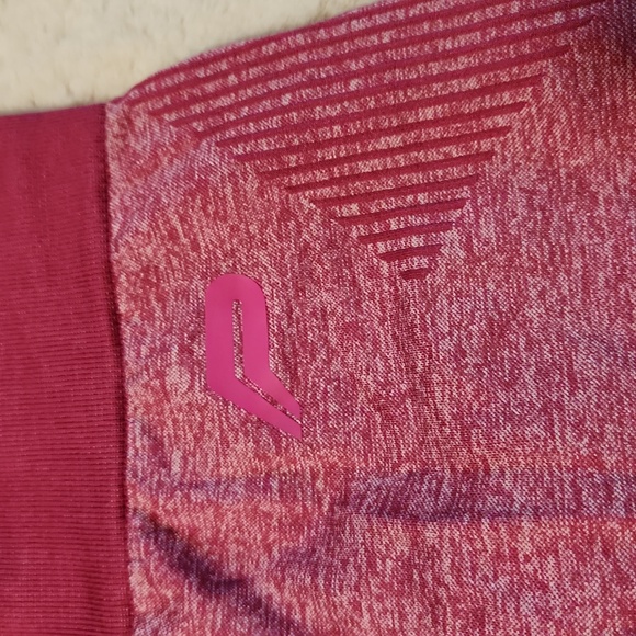 Pursue Fitness Cropped Seamless Leggings - Picture 3 of 5